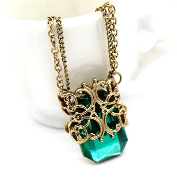 Elegant Vintage Look Green Resin Pendant Double Chain Necklace - Picture 3 of 12